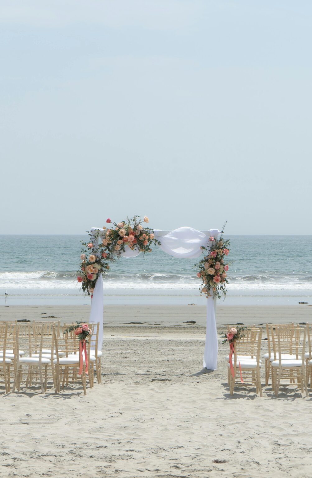 arche de mariage sur la plage